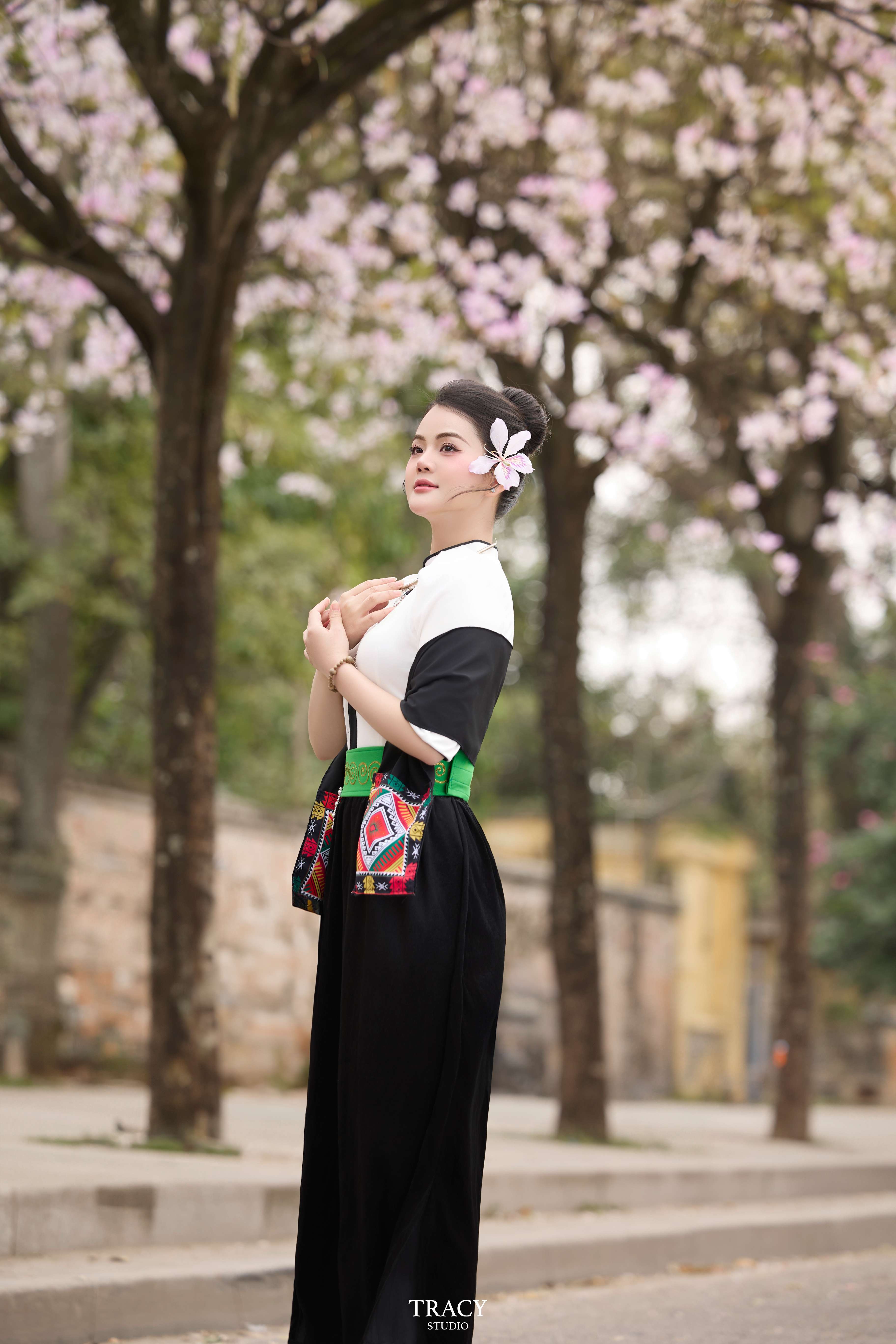 frontend/img/gallery/tinh-khoi-ao-dai-viet/tracy-studio-chup-concept-hoa-ban (8).jpg